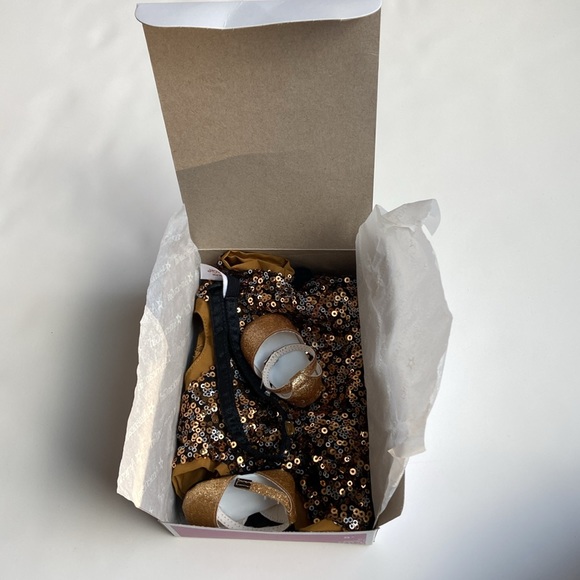 American Girl Truly Me Golden Sparkle Outfit 18" Doll - Picture 4 of 8